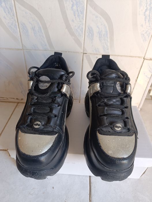 Недорого срочно продам женские кроссовки и туфли