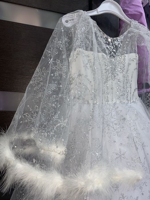 Продам платье снежинки