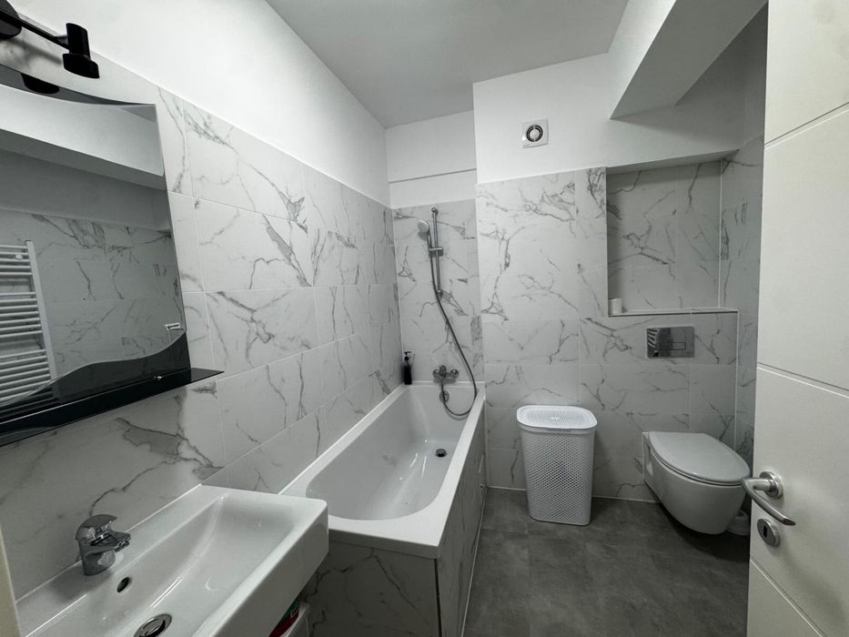 Inchiriez apartament 2 camere cu loc de parcare privat Landmark tower