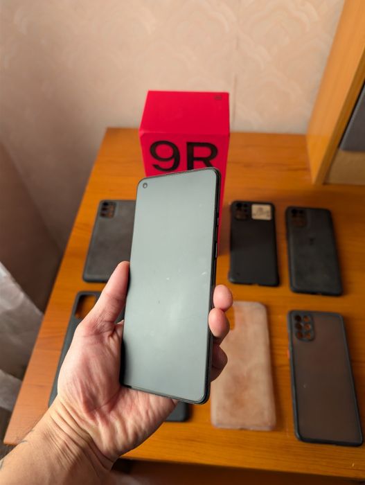 Продам смартфон OnePlus 9R