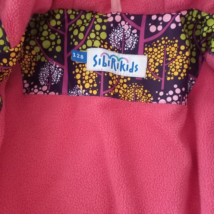 Продам ветровку для девочек