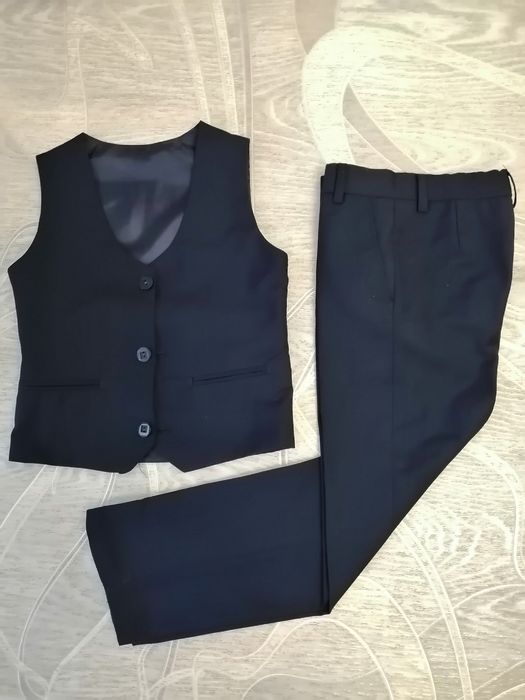 Продам школьную одежду