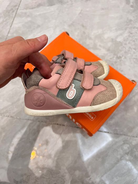 Кроссовки biomechanic для первых шагов.