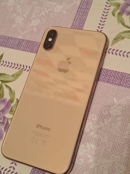 iPhone xs с документами