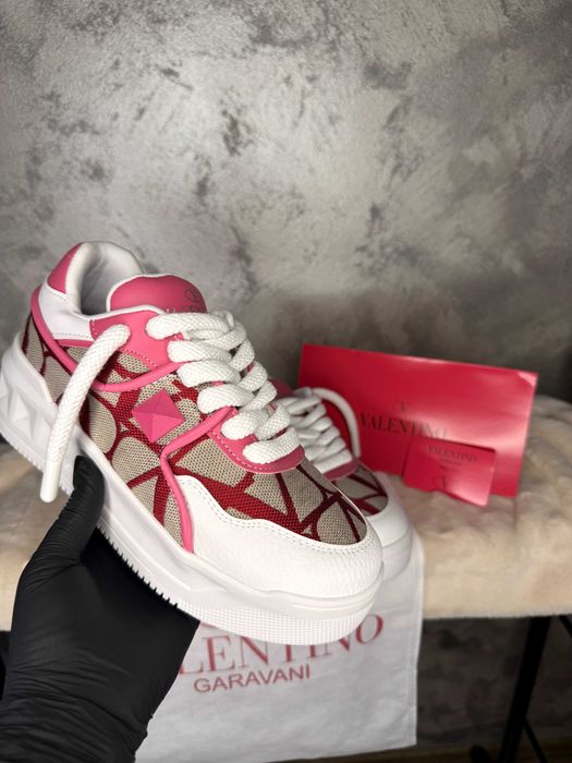 Adidasi Valentino