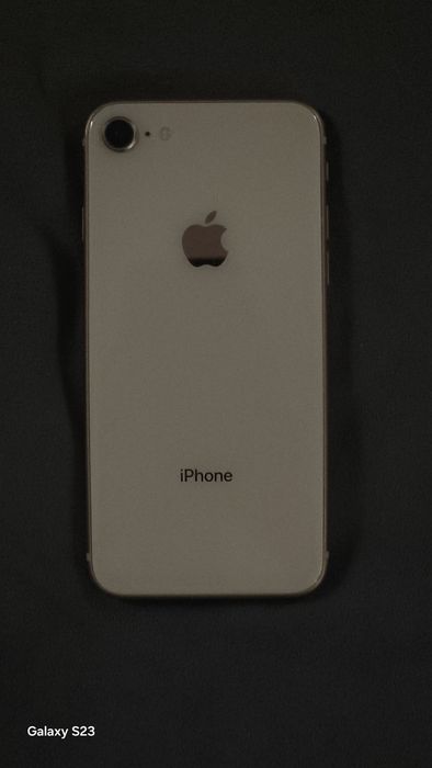 Продаю iPhone 8.