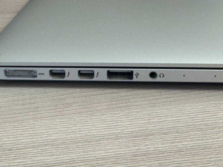 Apple MacBook 2015 13,3