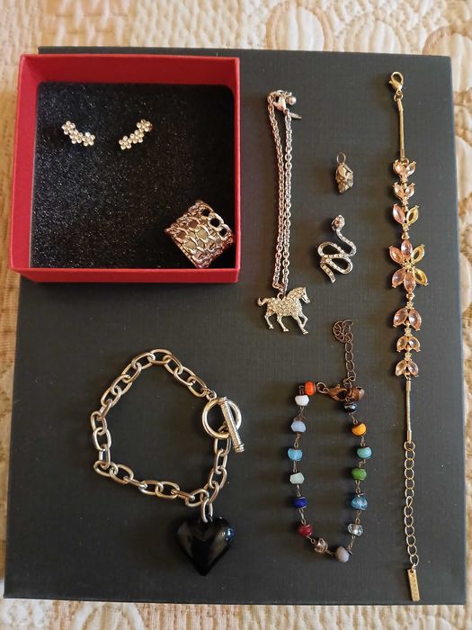 Гривни, обеци и висулки