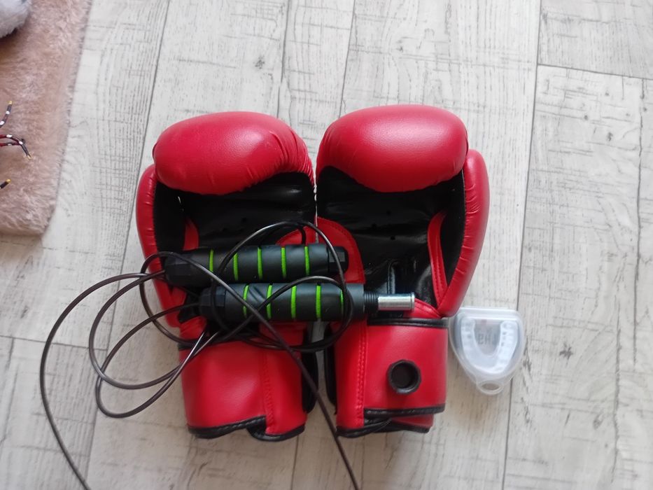 Боксерские перчатки