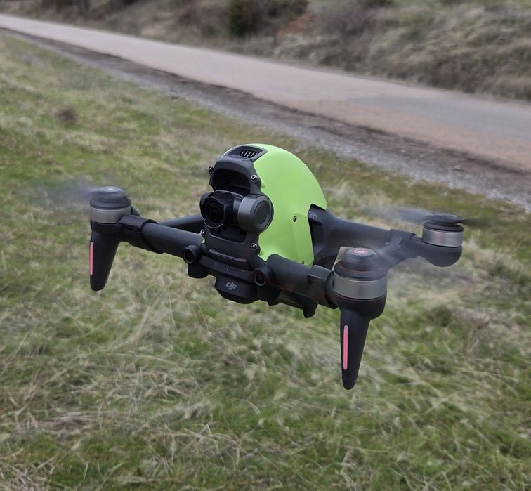 DJI FPV дрон + батерия и зарядно