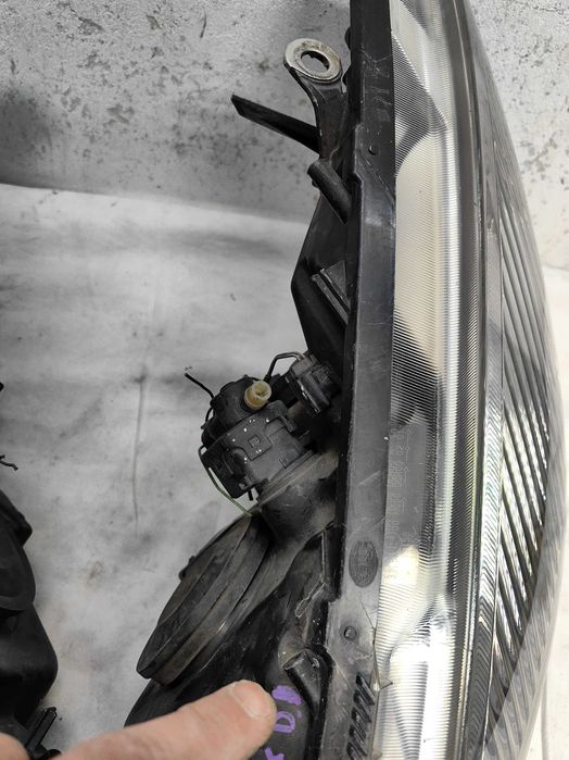 Оригинални фарове Рено Сценик  Renault Scenic