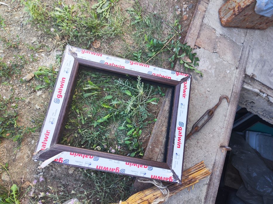 Продам пластиковую форточку