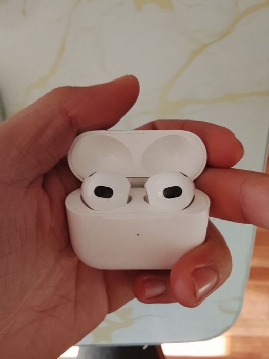 Продам iphone 11 128 + airpods3