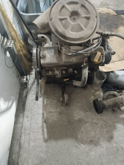 Продам двигатель 8 ми клапанный ваз 21099 карбюратор всборе