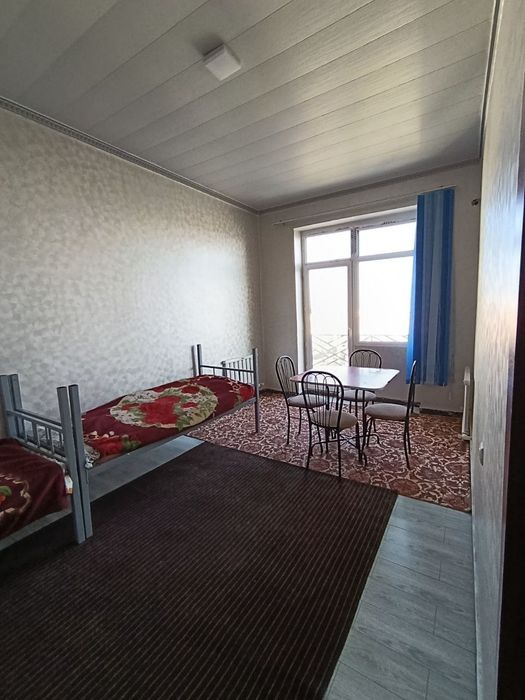 Тезда 1 хонали квартира сотилади.