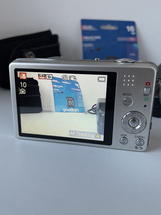Aparat foto digital PANASONIC Lumix DMC-SZ1 Silver, 16MP, 10X Zoom Wide Angle, 16GB Digital Point and Shoot Camera