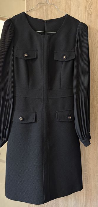 Черна рокля по тялото с лек блясък