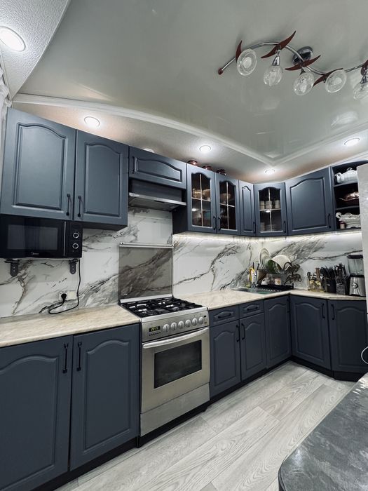 Кухонный гарнитур серый