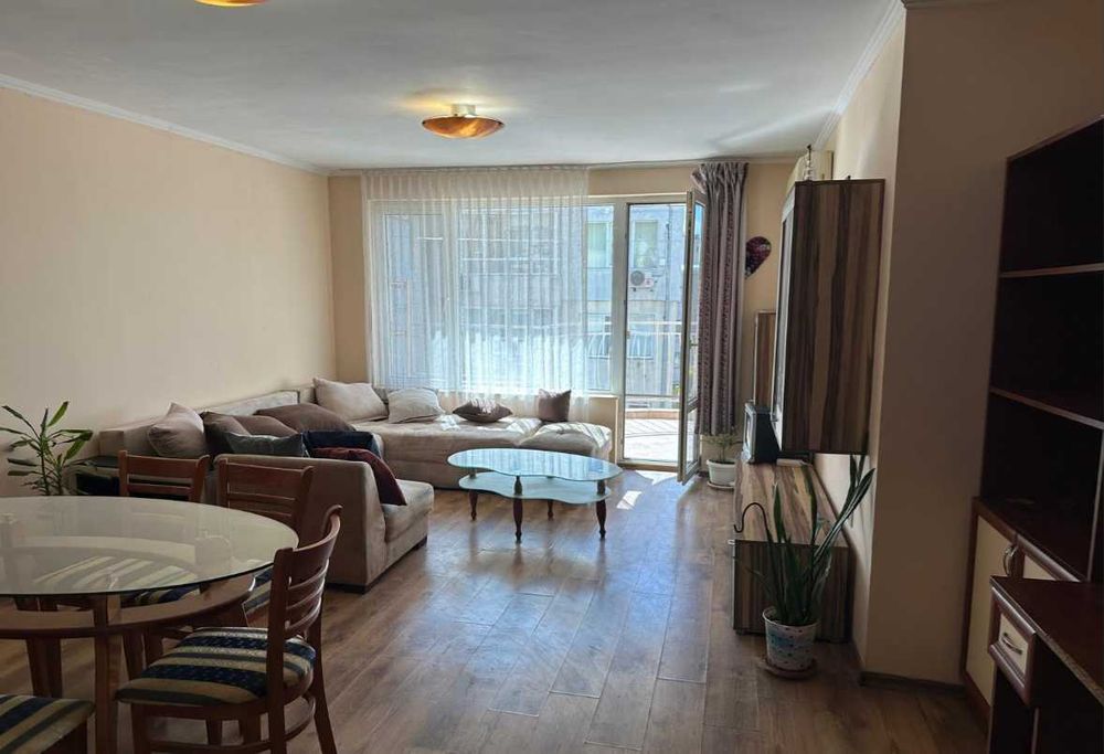 Дава се под наем Тристаен апартамент в Варна, Гръцка махала - 118 кв.м за 700 € - Снимка #1