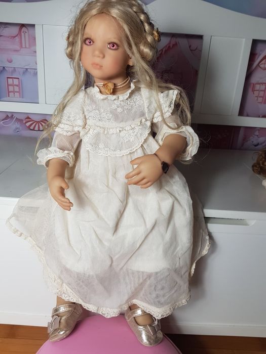 Freeke artist Annette Himstedt.