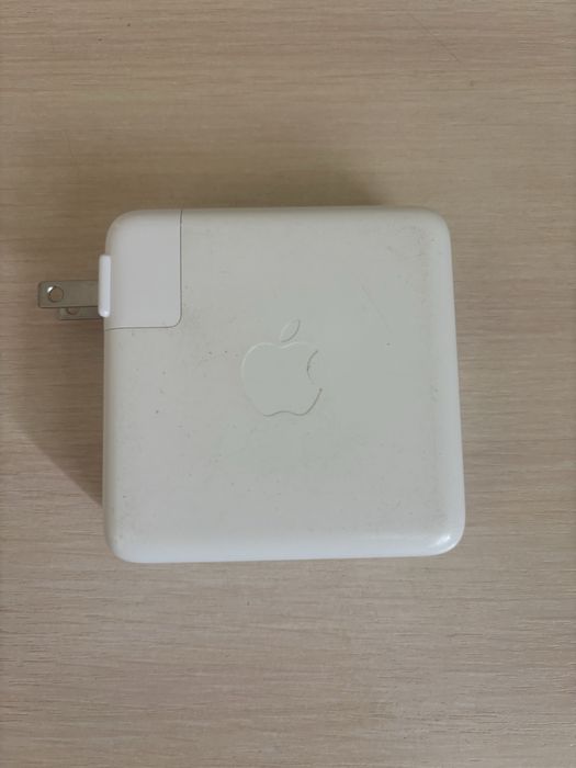Продам зарядное устройство на iPhone MacBook оригинал