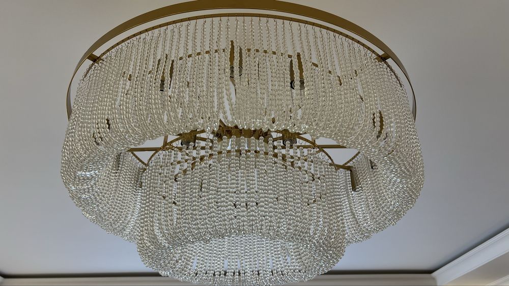 Продам новую люстру