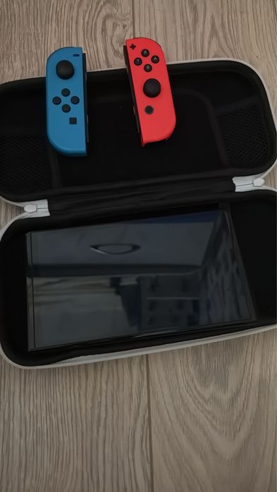 Nintendo Switch Oled в подарок две игры