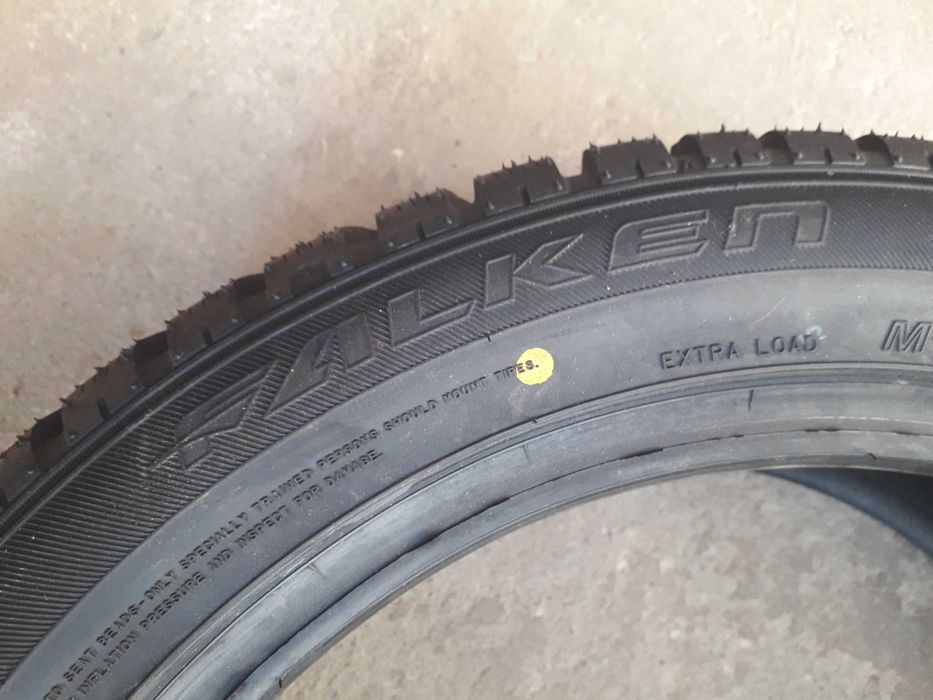 2 Нови зимни гуми R17 215/50 Falken HS449 EuroWinter 95V M+S ExtraLoad