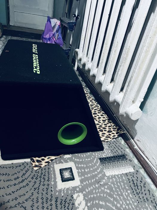 Продам сабвуфер со встроиным уселителем