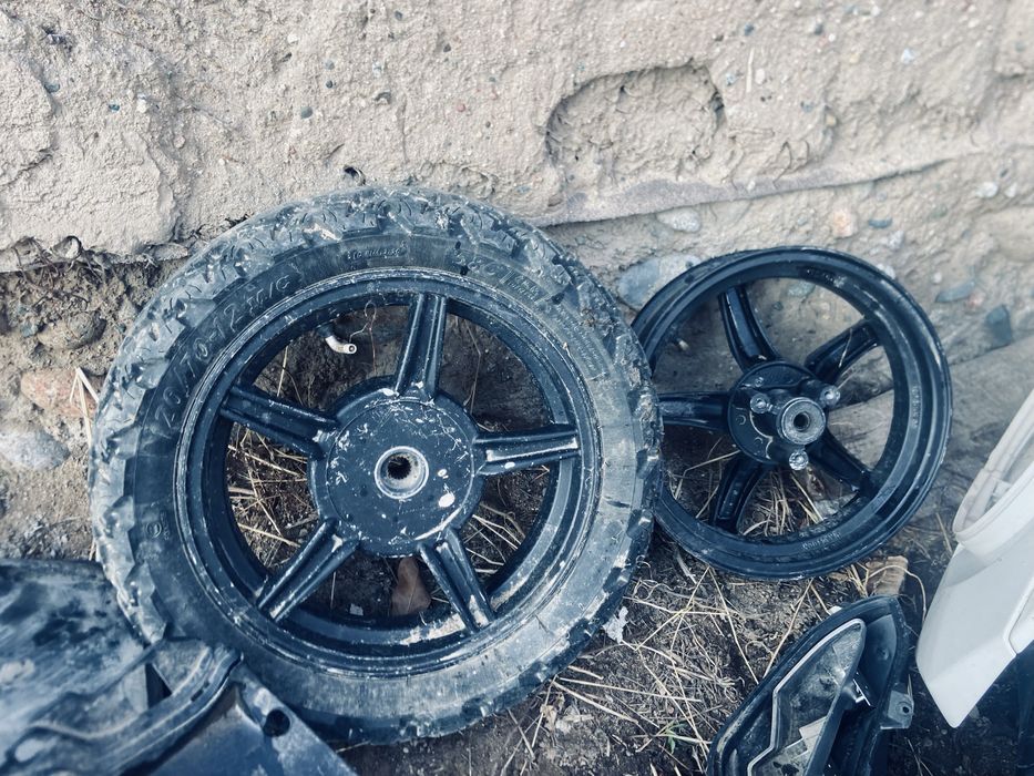 Продам пластики мопеда Макси