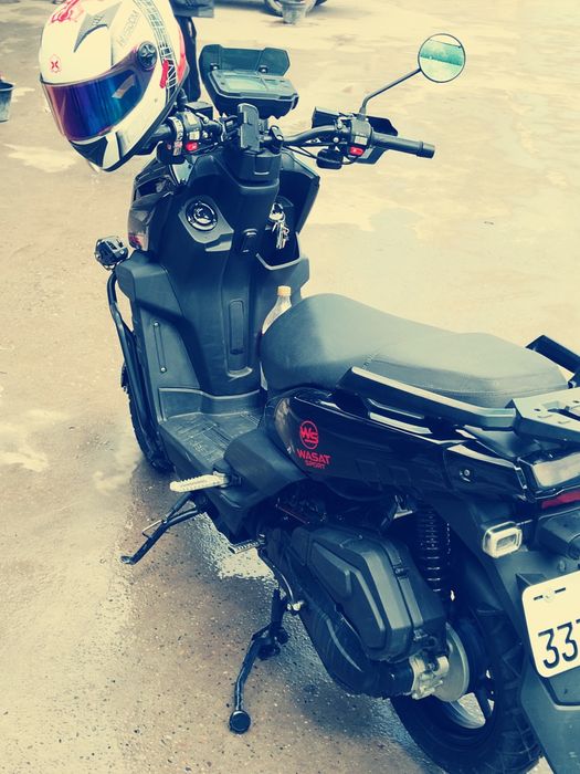 Tank skuter pro max madeli yaxshi xolatda turubdi