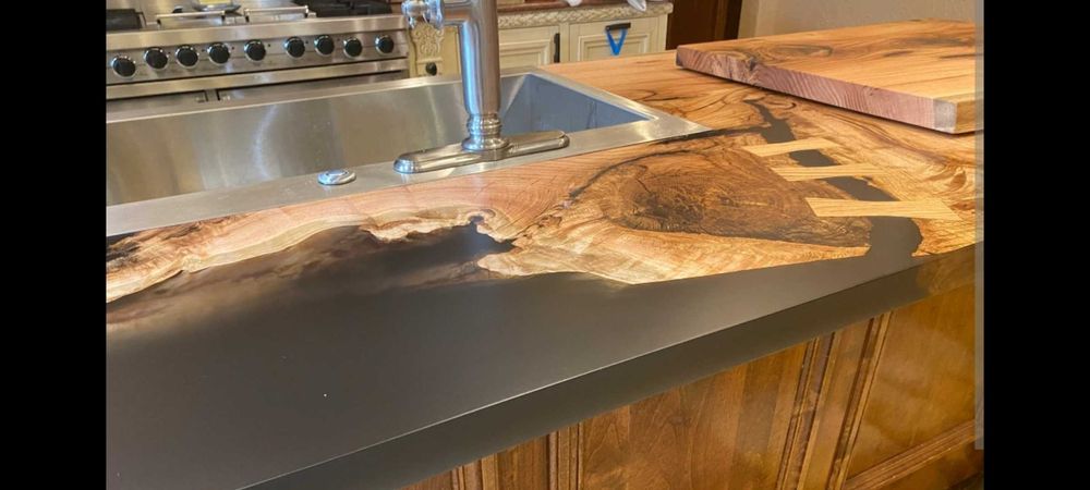 Изработка на кухненски плотове от епоксидна смола,дизайнерски настилки от епоксидна смола,трапезни маси от епоксидна смола,стъпала от епоксидна смола