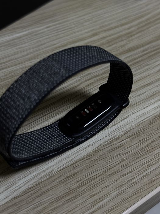 Фитнес-браслет Google Fitbit Air