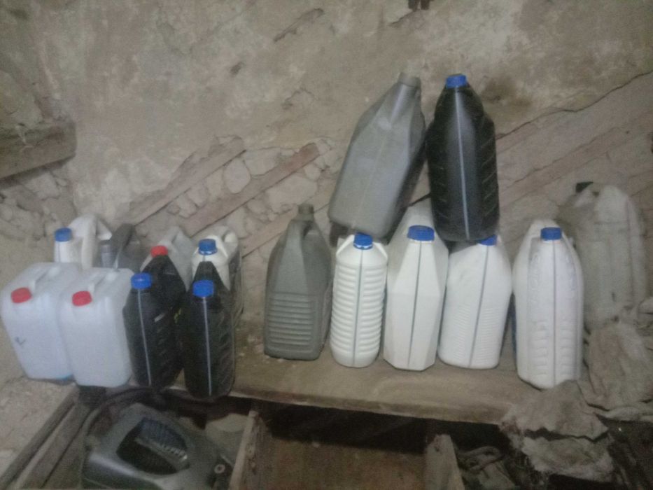 продам канистры от тосола  10л и 5 л