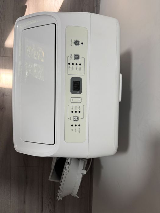 Vând aparat de aer condiționat portabil Whirlpool PACF212HP W – stare foarte bună