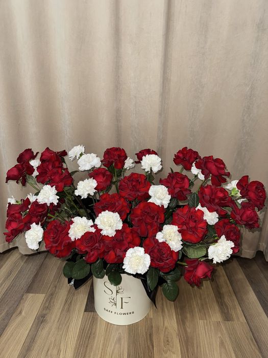 цветы букет розы в коробке