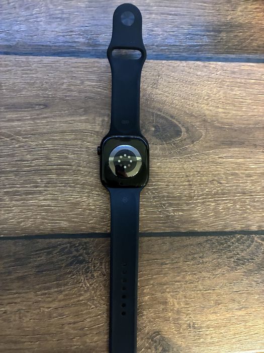 Продавам Apple Watch Series 11 42mm