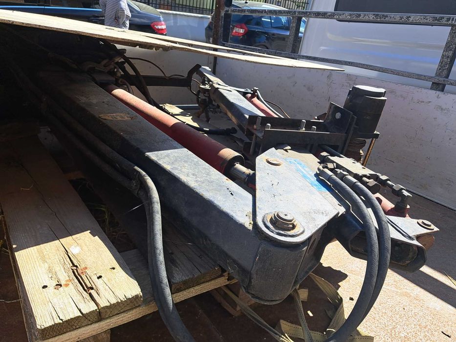 Iveco basculabil 2010, 6 tr, 3.5 to, perne aer, arc lamelar opt macara