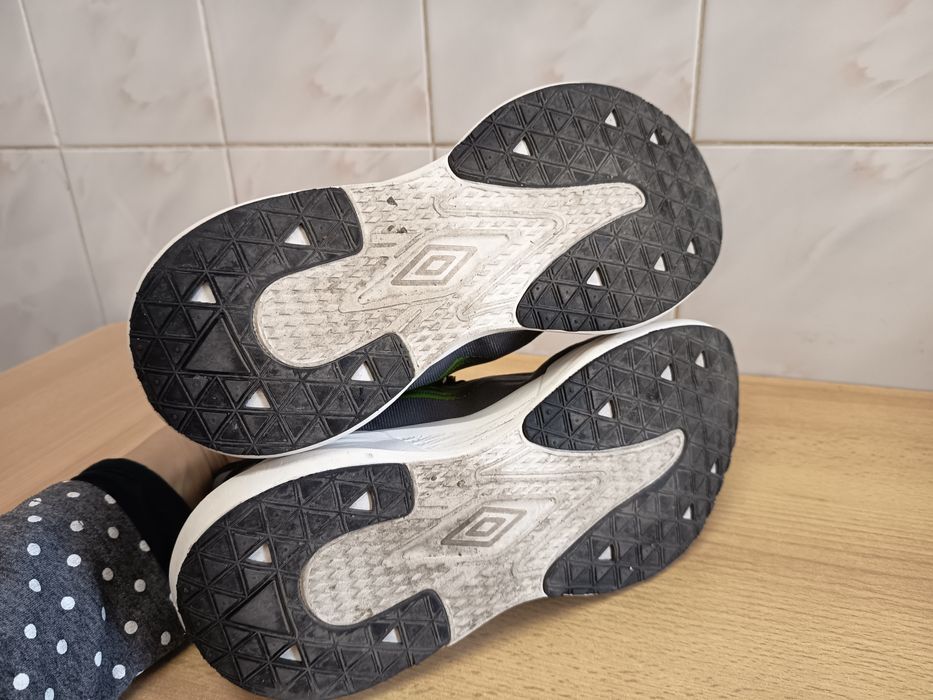 Adidași Umbro mărimea 44