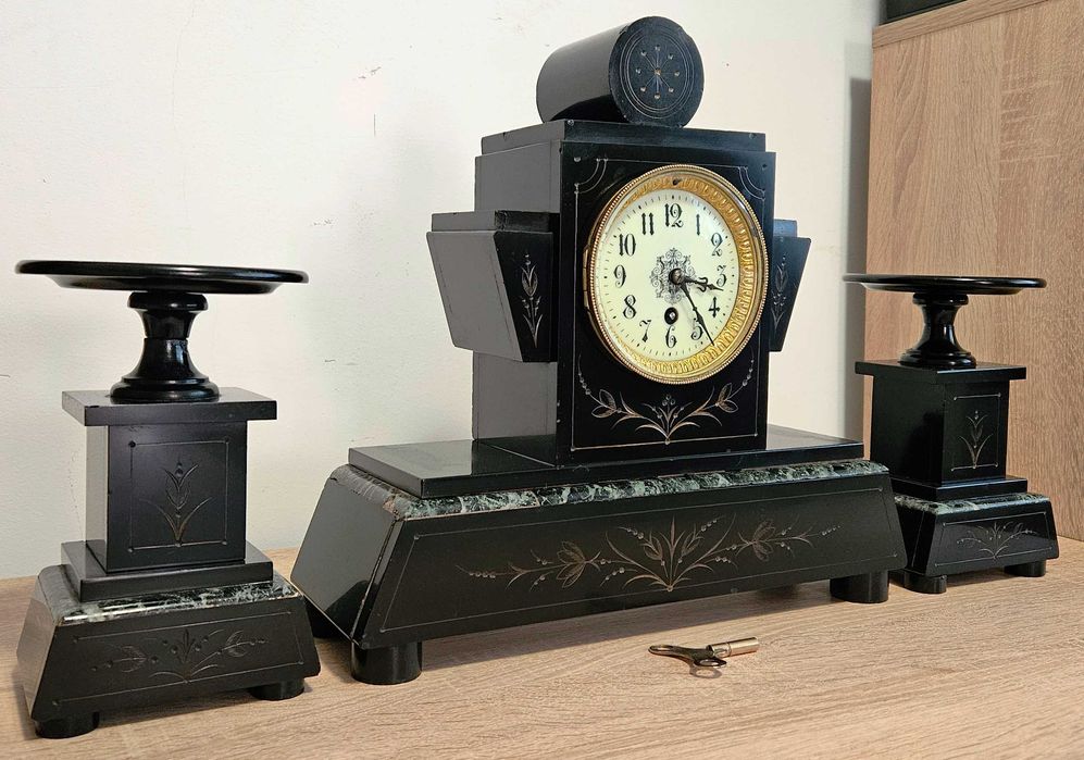 Ceas de semineu cu pendul, 3 piese, anii 1900
