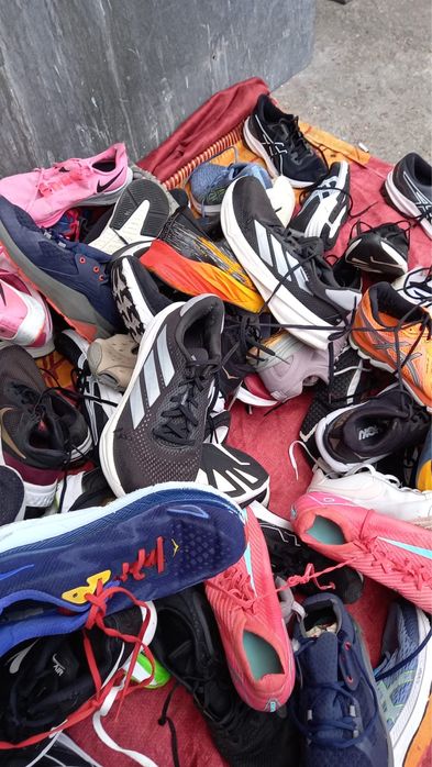 Vand adidas angro 420 perechi 25 lej pereche