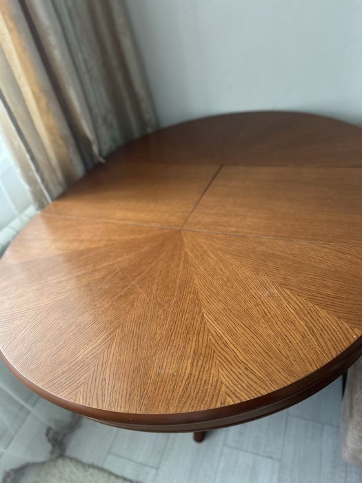 Продам стол обеденный