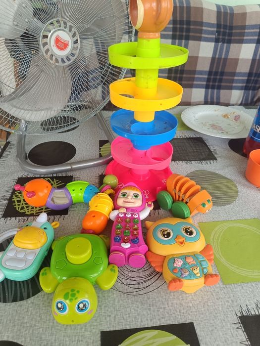 Продам игрушки малышам