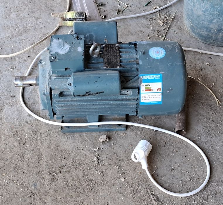 ЭЛЕКТРО DVIGITEL 4 кв сотилади