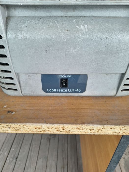Продавам хладилник за камион/кола/каравана