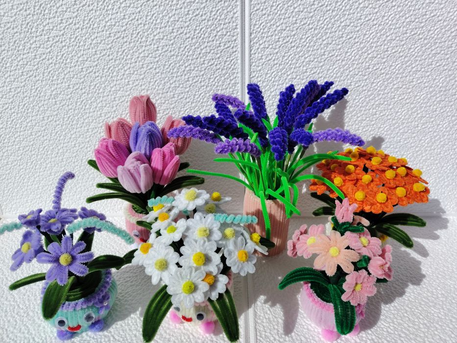 Ръчно изработени пухкави цветя