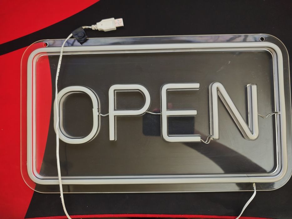 Неонов надпис Open