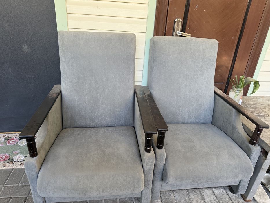 Продам два мягких кресла