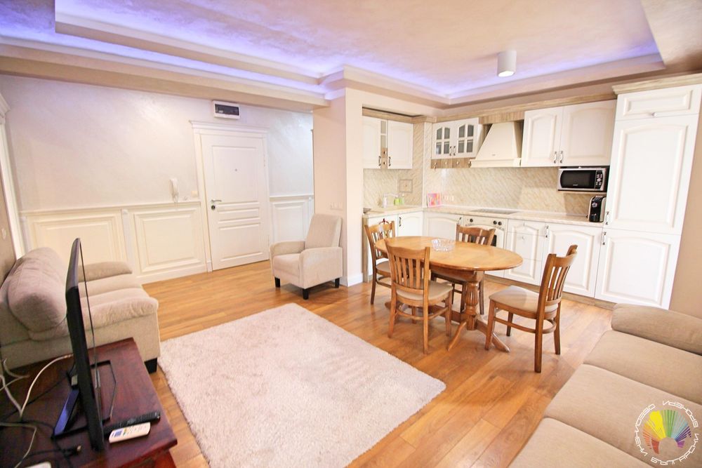 Дава се под наем Тристаен апартамент в Бургас, Център - 85 кв.м за 1200 € - Снимка #3