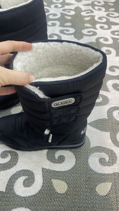 Етік Сатылады  УГГИ     1 рет киілген.